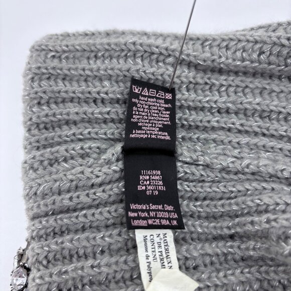 Victorias Secret Gray Knit Beanie With Pom & Rhinestone Snowflake Accents - Picture 5 of 7